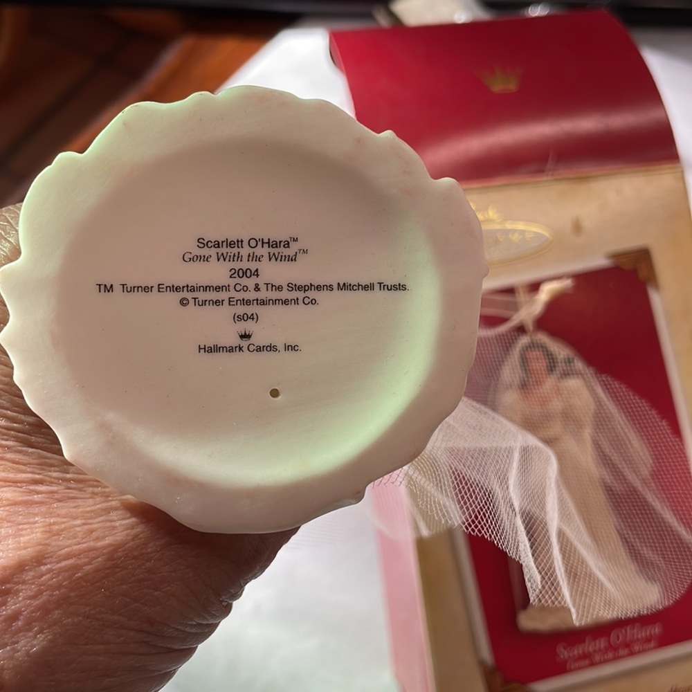 Hallmark Scarlett O’Hara ornament - Picture 3 of 4